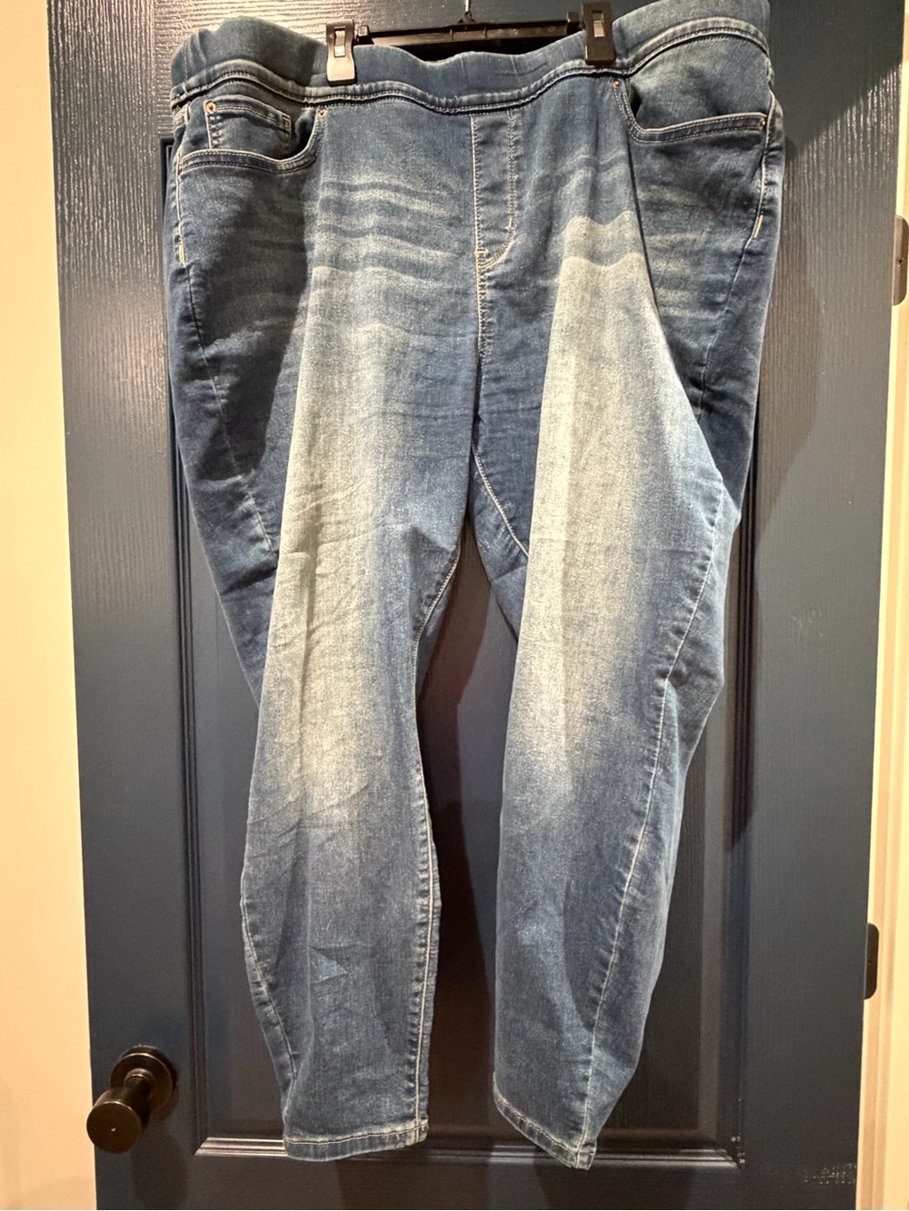 Levi's Women's Slim Straight Jeans in Faded Blue